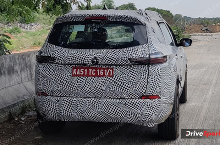 Tata Safari facelift fresh spy shots show new headlamp design, alloy wheels